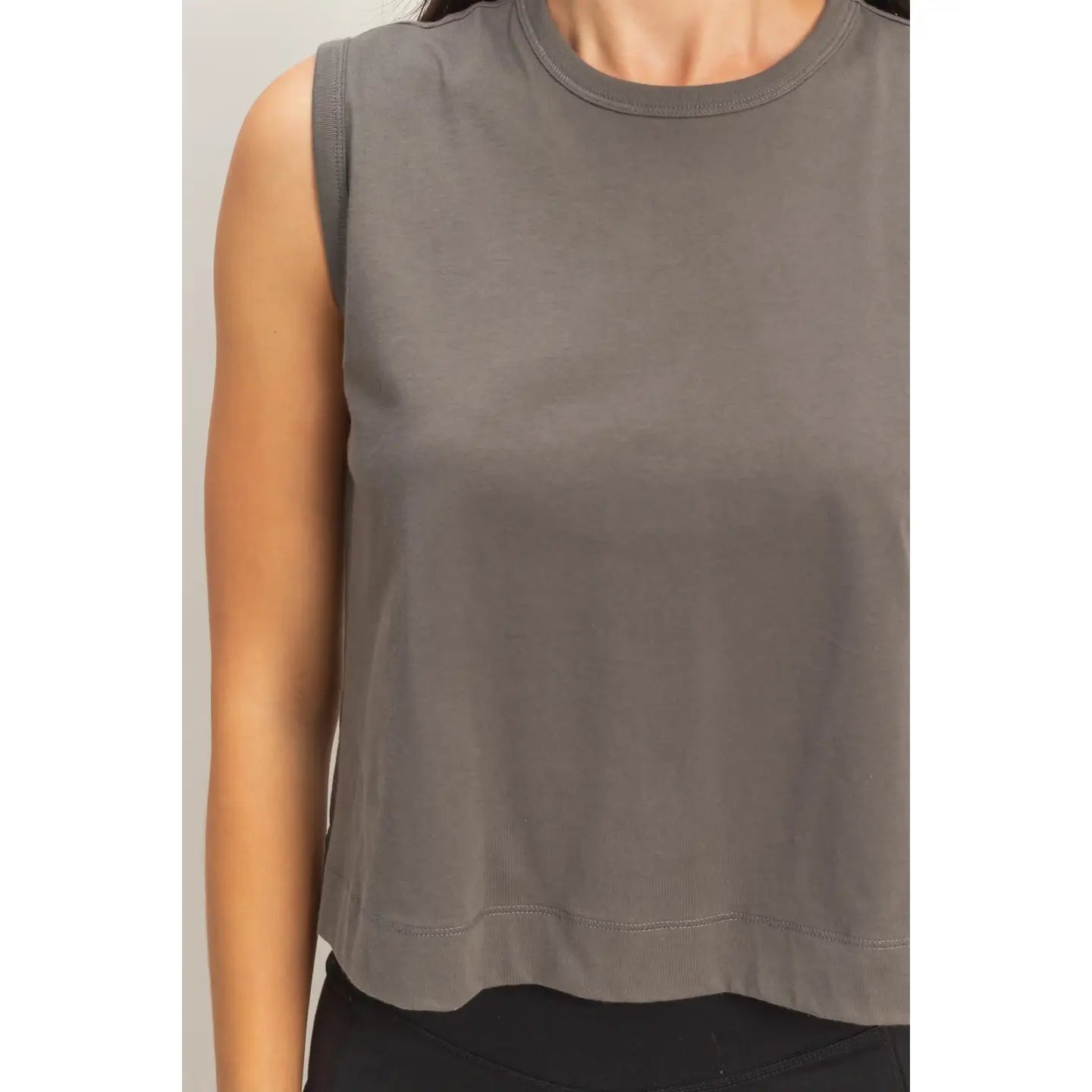 303 Sleeveless Crew Neck Top with Back Pleats